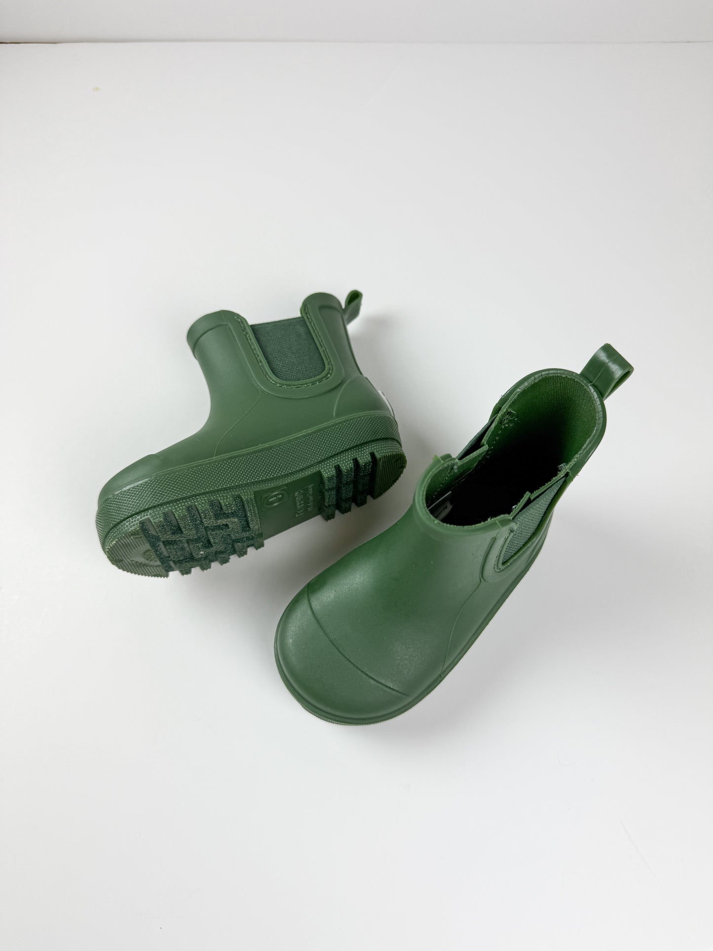 GREEN BEARPAW RAIN BOOTS - 4C