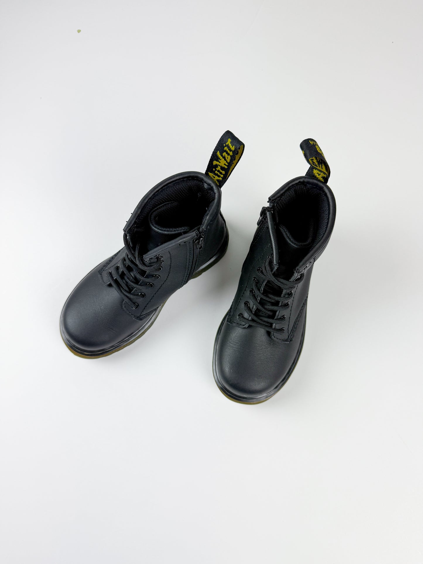 DR. MARTEN LEATHER BOOTS - 9C