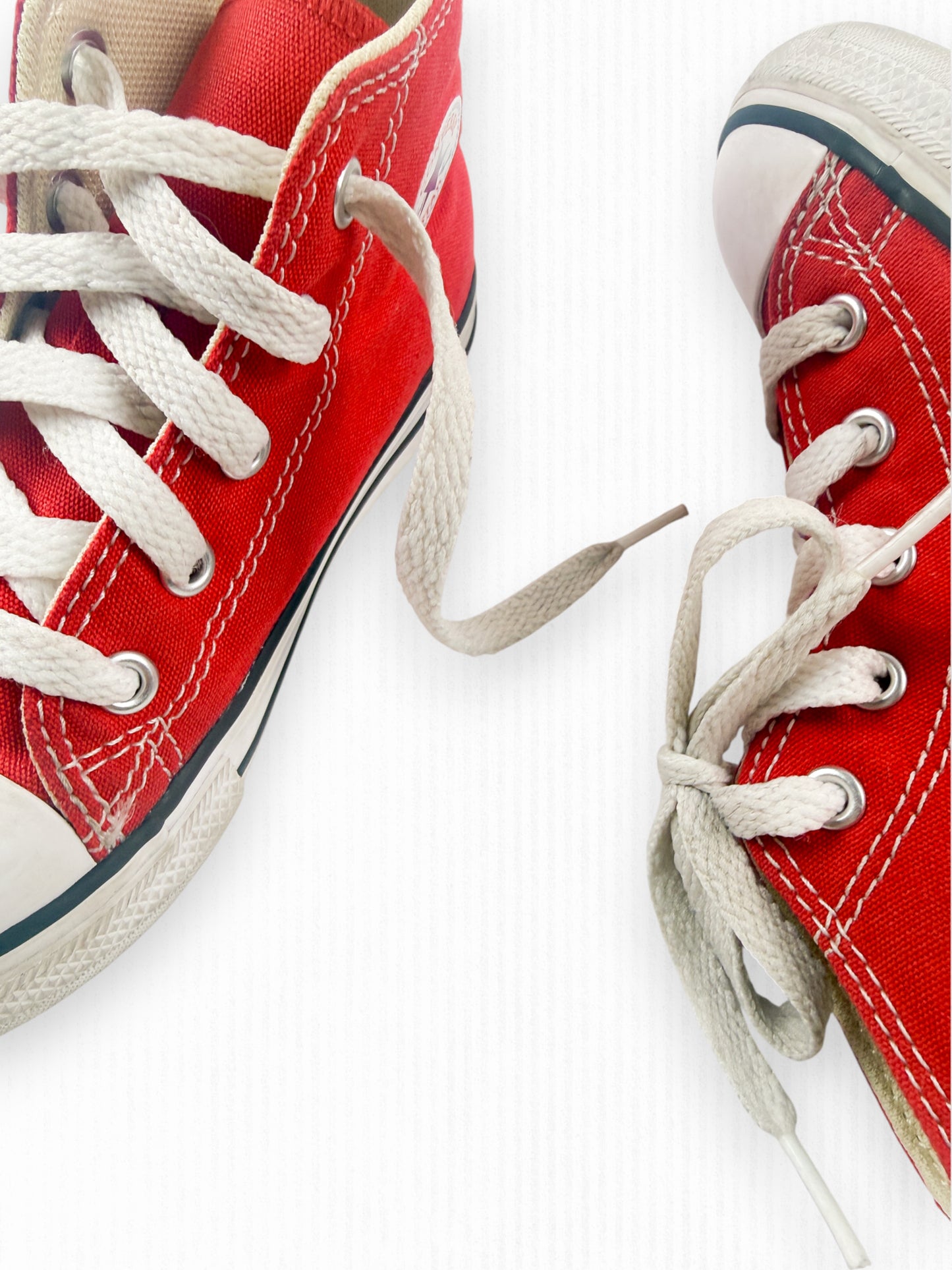 RED HIGH-TOP CONVERSE - 8C