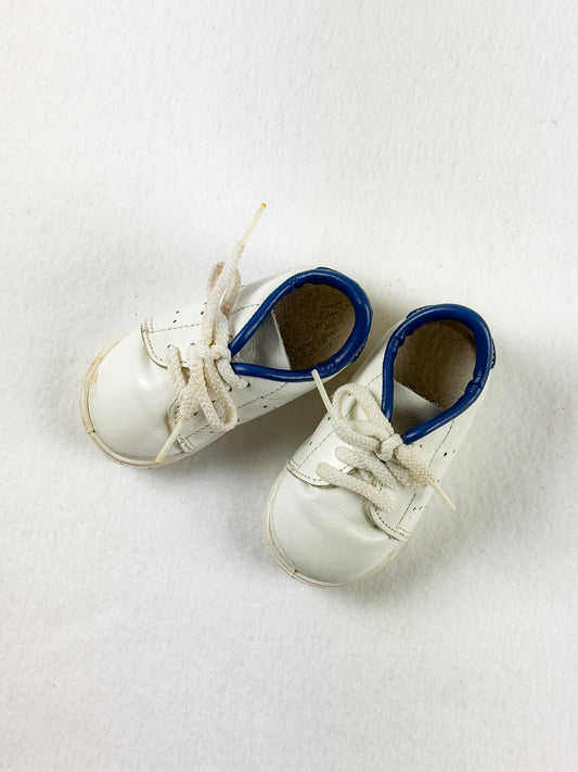VINTAGE WHITE LEATHER BABY SHOES - 2C