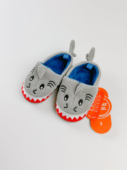 SHARK SLIPPERS (NEW) - 3C