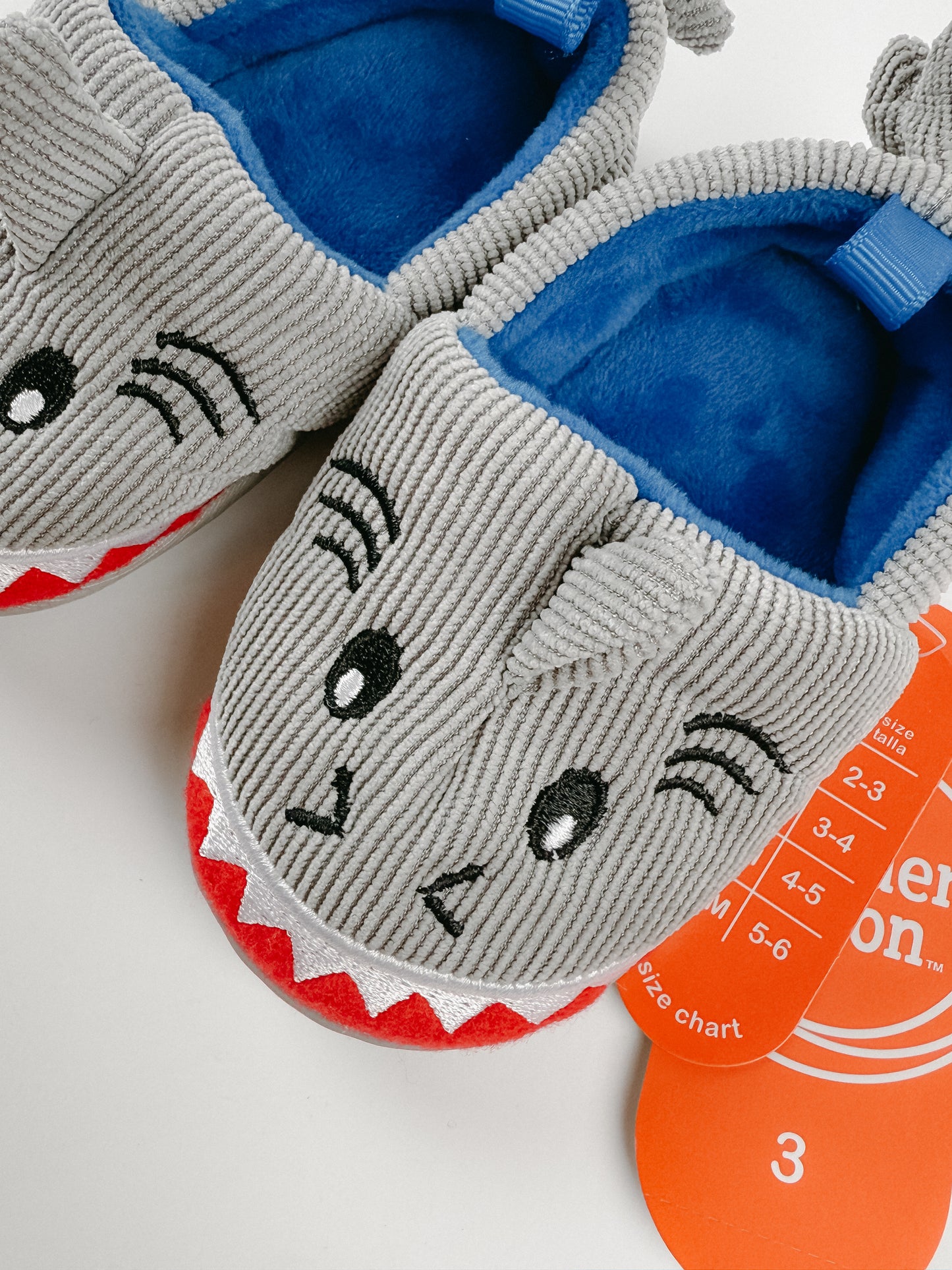 SHARK SLIPPERS (NEW) - 3C